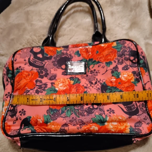 Betseyville Toiletry Bag - Picture 3 of 4